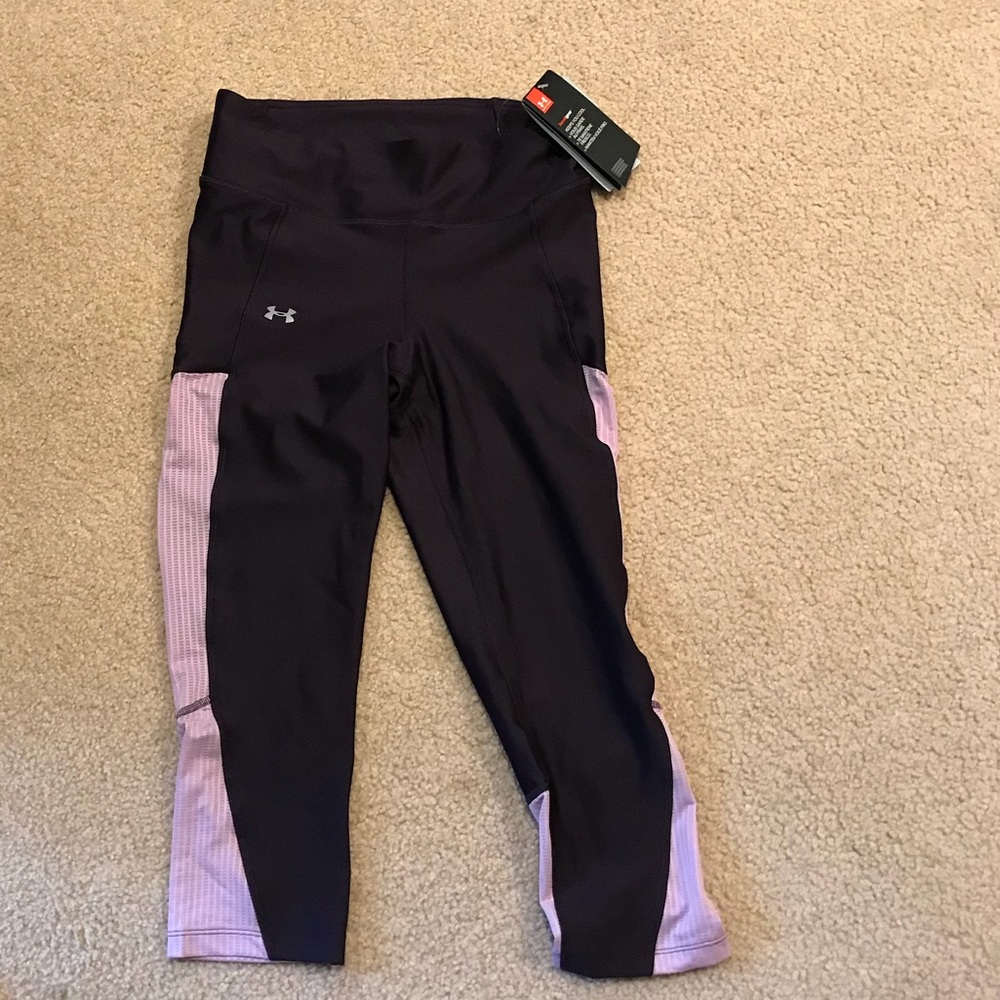 Under Armour compression crop pants